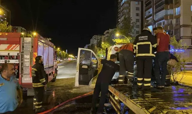 Diyarbakır'da park halindeki çekicide çıkan yangın büyümeden söndürüldü