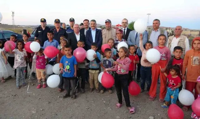 Mevsimlik tarım işçilerinin çocukları düzenlenen etkinlikte gönüllerince eğlendi