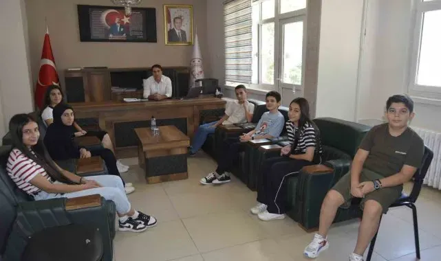 Dicle Kaymakamlığı LGS sınavında dereceye giren öğrencileri ödüllendirdi