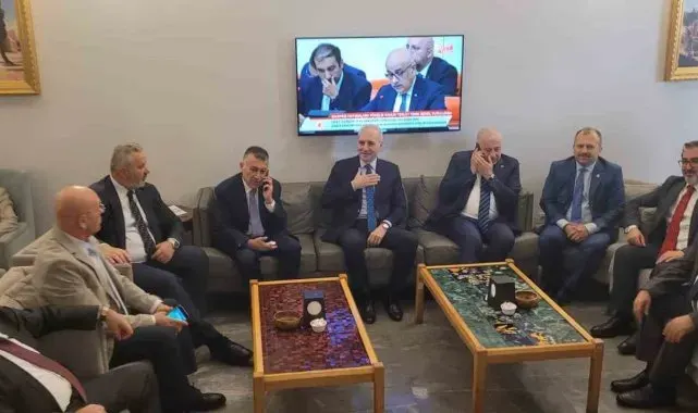 TBMM Başkanı Kurtulmuş, Meclis'te milletvekillerine ve basın mensuplarına baklava ikram etti
