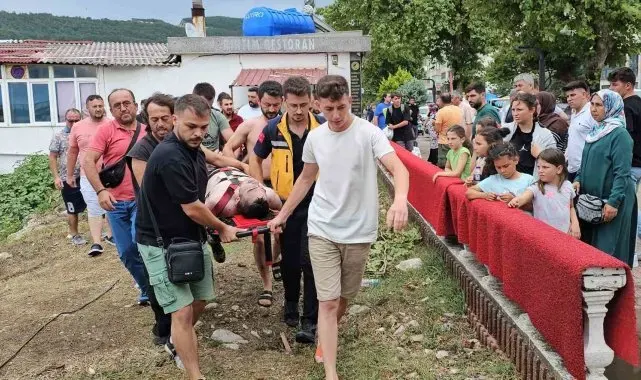 Denizde akıntıya kapılan vatandaşı boğulmaktan restoran çalışanı kurtardı
