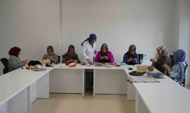 Kadınlar hem zanaat öğreniyor hem de sosyalleşiyor