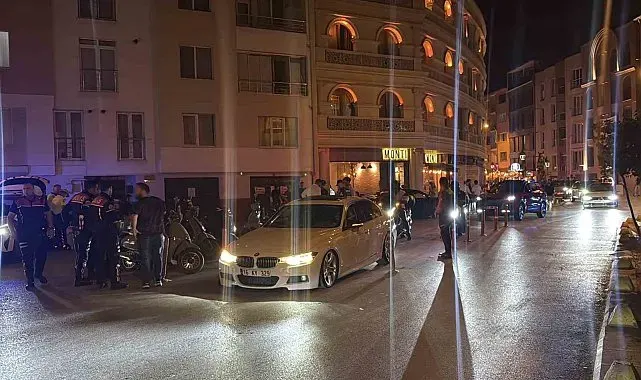 Eskişehir'de polisten araç gürültüsünün yoğun olduğu sokakta kapsamlı denetim