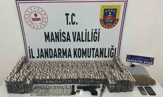 Şüpheli şahsın evinde binlerce sentetik ecza hapı ele geçirildi