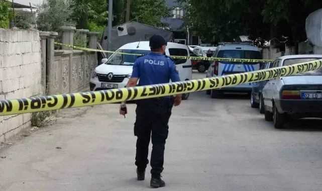 Karısını öldürüp cesedini torbaya koyarak bahçeye attı