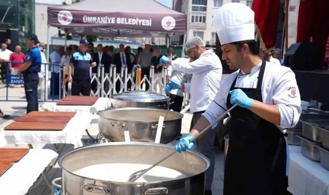 Geleneksel aşure ikramı binlerce kişiyi buluşturdu