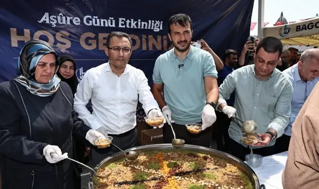 Bağcılar Belediyesi'nden aşure ikramı