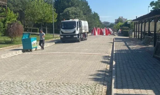 Gediz'de festival alanı temizleniyor