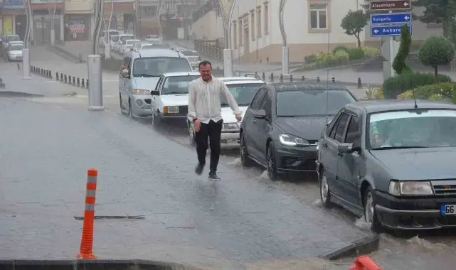 Yozgat'ta sağanak yağış hayatı olumsuz etkiledi