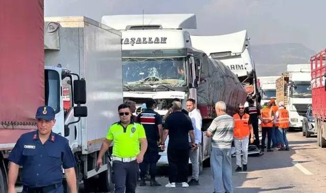 TAG Otoyolu'nda 7 araçlı zincirleme kaza: 1 ölü, 6 yaralı