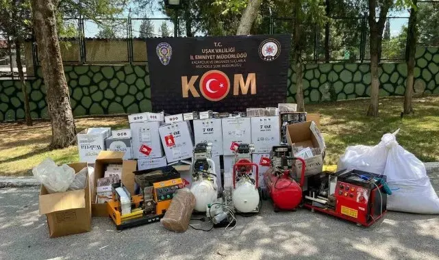 Uşak'ta yapılan operasyonda çok sayıda kaçak makaron ele geçirildi