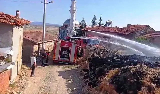 Tavşanlı'da yangın paniği: Alevler evlere ulaşmadan söndürüldü