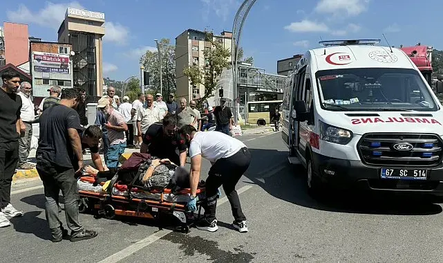 Yolun karşına geçmeye çalışan yaşlı kadına otomobil çarptı