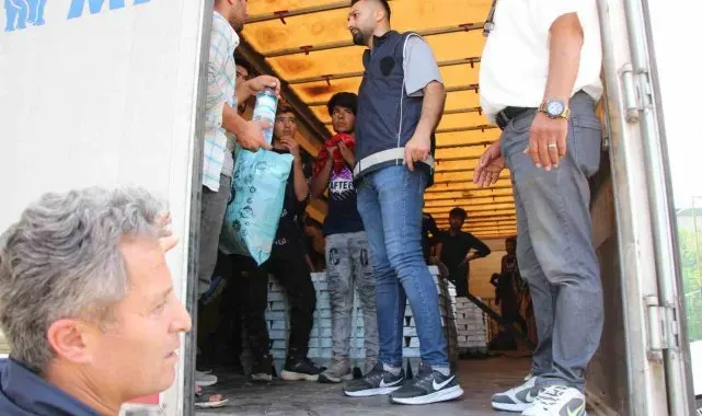 Amasya'da alüminyum yüklü tırdan 23 kaçak göçmen çıktı