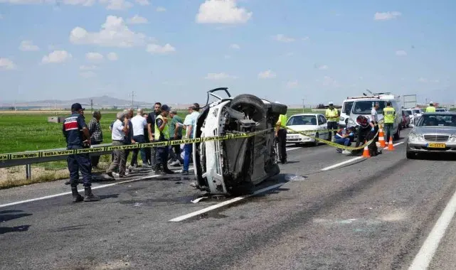 Otomobil takla atıp karşı şeride geçti: 2 ölü, 2 yaralı