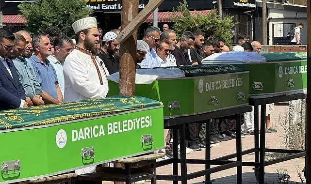Denizde cansız bedenleri bulunan 3 kardeşin tabutları yan yana dizildi: Doğum gününde toprağa verildi