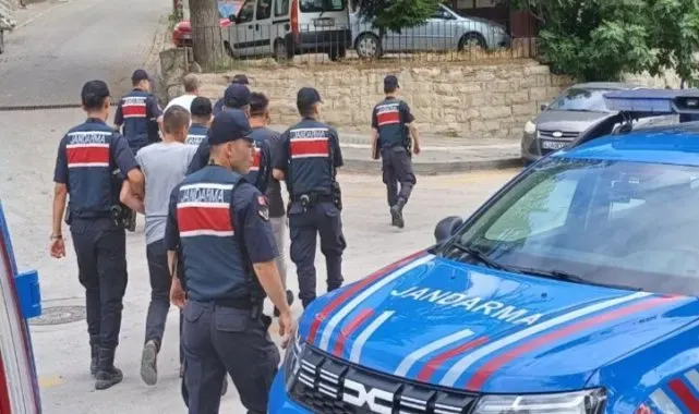 Silahlı yağma suçundan aranan şahıslar yakayı ele verdi