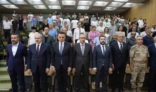 Elazığ'da 'Türk Tarihinde Darbeler ve 15 Temmuz Konferansı' düzenlendi