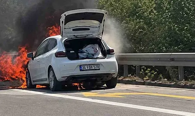 Alev topunan dönen otomobil kullanılamaz hale geldi