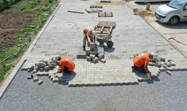 Başiskele'de parke yol çalışmaları devam ediyor