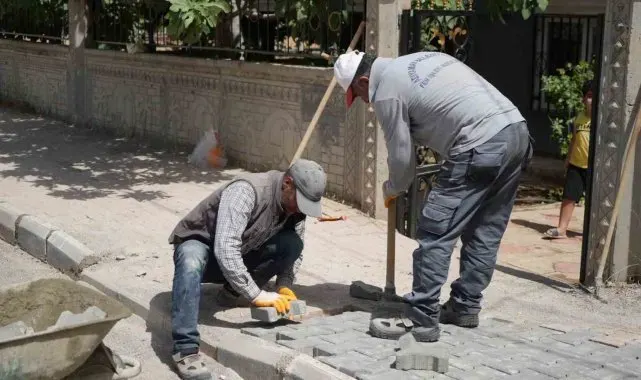 Kaldırım düzenleme çalışmaları tüm hızıyla devam ediyor