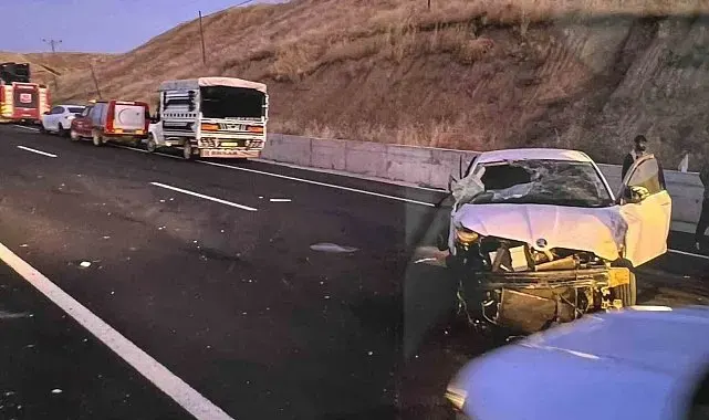 Batman'da otomobil takla attı: 2'si ağır 6 yaralı