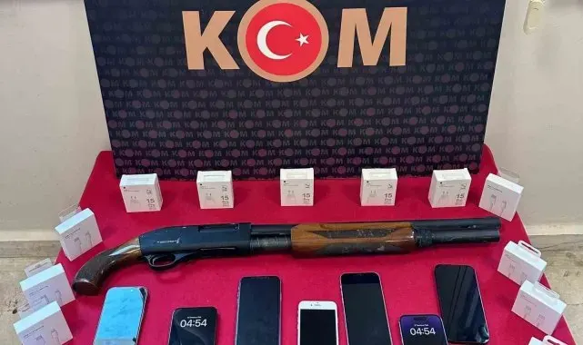 İletişim dükkanında 350 bin liralık kaçak cep telefonu ele geçirildi