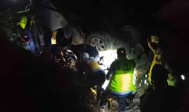 Siirt'te pikap şarampole yuvarlandı: 3 yaralı