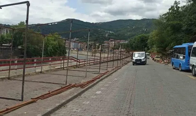 Devrek'te alışveriş stantları kurulmaya başlandı