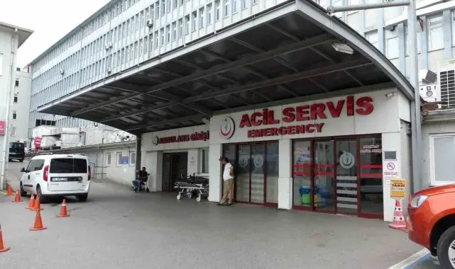 Rapor alamayınca motosiklet kaskı ile doktorun dizini kırdılar