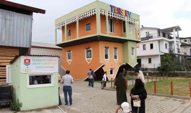 Trabzon'daki 'Ters Ev' Arap turistlerin ilgi odağı oldu