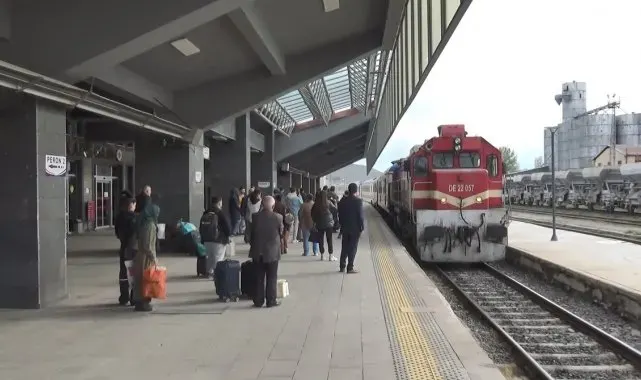 Kars'ta vatandaşların tercihi 'tren yolculuğu'