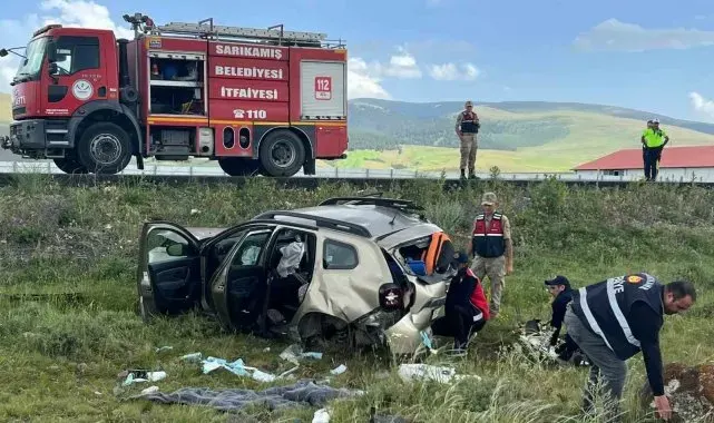 Sarıkamış'ta trafik kazası: 3 yaralı