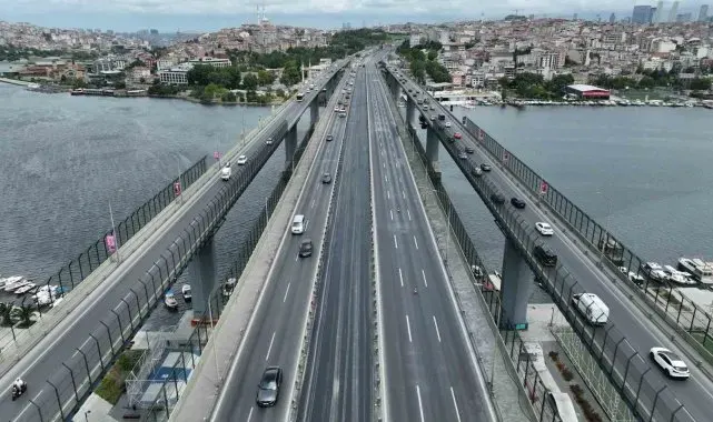 Haliç Köprüsü'nde asfalt yenileme çalışması kilometrelerce araç kuyruğu oluşturdu