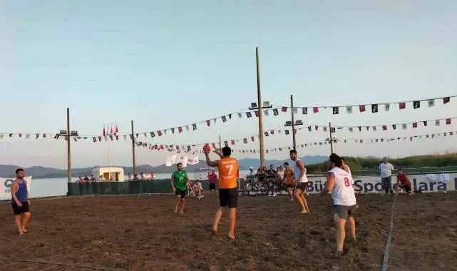 Köyceğiz'de Plaj Hentbol Turnuvası gösteri maçı ile başladı