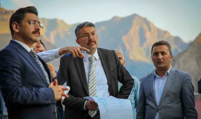 Vali Çelik hastane inşaatından incelemelerde bulundu