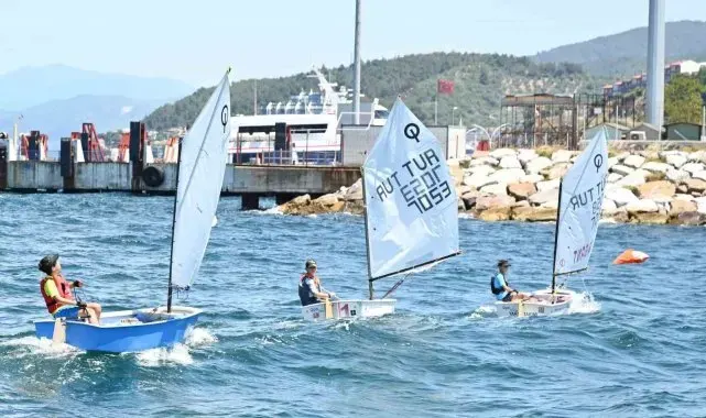 Bursa'da Kabotaj Bayramı'nda yelkenler yarışları nefes kesti