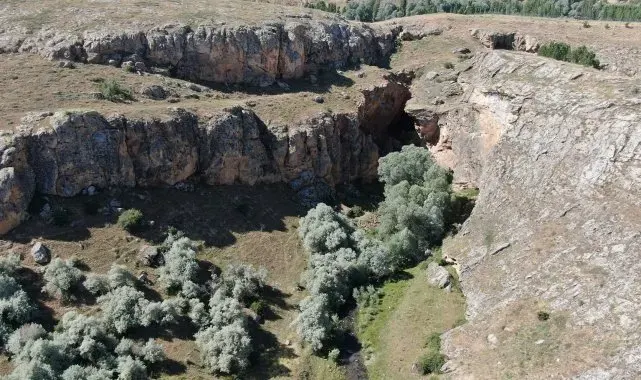 Uyuz hastaları bu gölde şifa arıyor