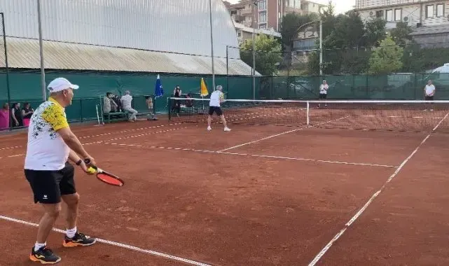 Yalova'nın ilk toprak kortu açıldı