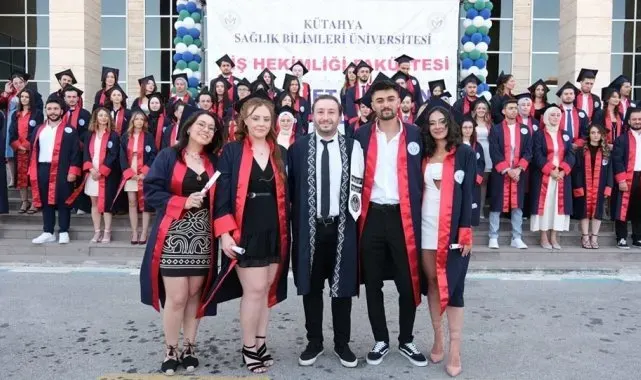 KSBÜ Diş Hekimliği Fakültesi'nde mezuniyet sevinci