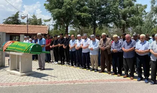 Evinin önünde öldürülen 4 çocuk annesi son yolculuğuna uğurlandı
