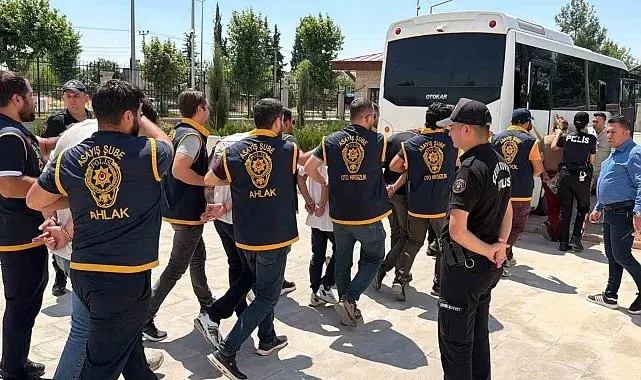 Operasyonla yakalanan sahte bankacılar tutuklandı