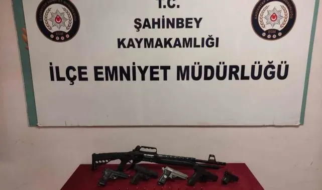 Gaziantep'te 2 adreste 6 silah ele geçirildi