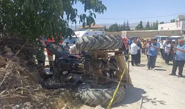 Devrilen traktörün sürücüsü kurtarılamadı