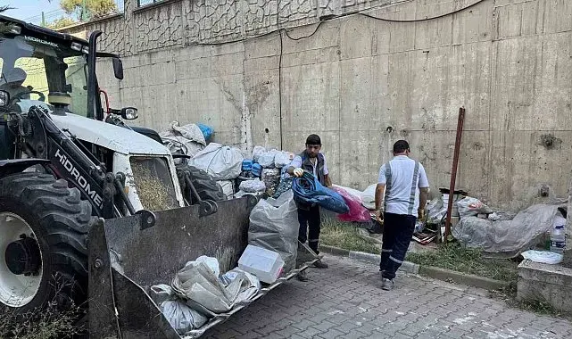 Siteyi karton yığınına çevirdiler, temizlik sırasında tepki gösterdiler