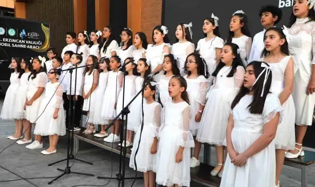 Çok Sesli Çocuk Korosu yılsonu konserini gerçekleştirdi