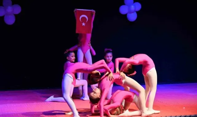 Minik cimnastikçilerden muhteşem gösteri