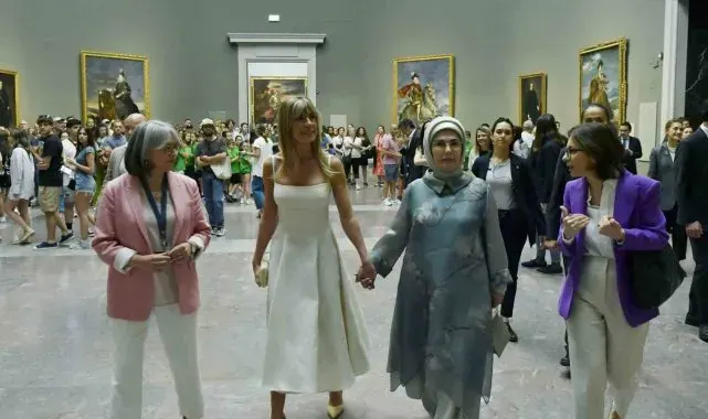 Emine Erdoğan, İspanya Başbakanı'nın eşi Fernandez ile Madrid'deki Prado Müzesi'ni ziyaret etti: