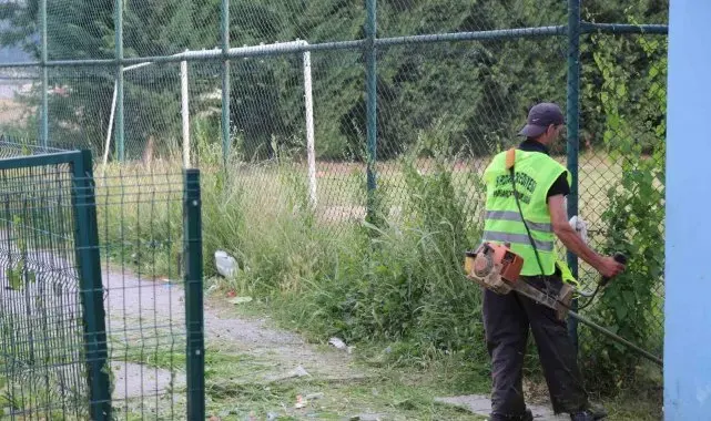 Serdivan'da yaz temizliği devam ediyor