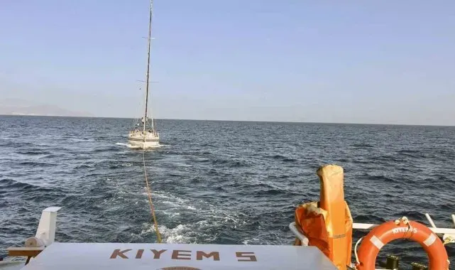 Yassıca Burnu açıklarında arızalanan ve sürüklenen tekneyi KIYEM ekipleri kurtardı